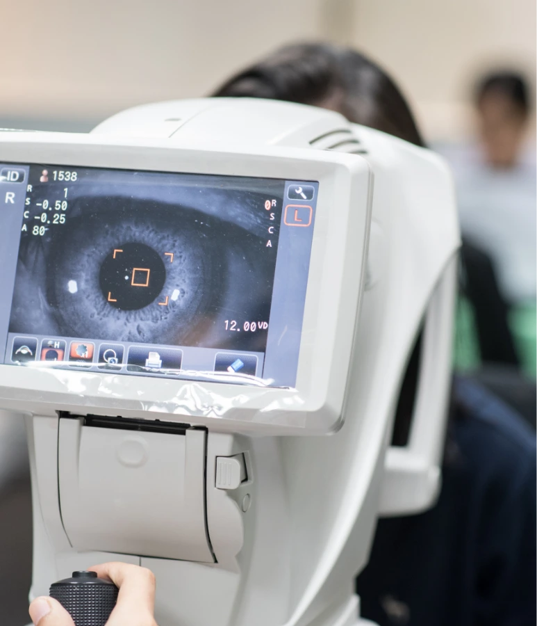 assessing eye surgery candidacy with advanced vision technology